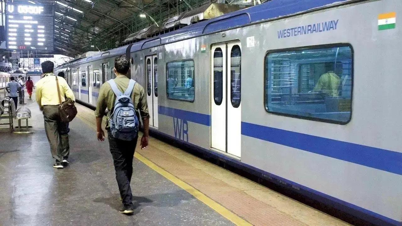 Mumbai: AC local skips Marine Lines station, passengers complain