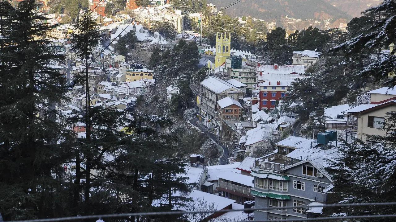 Shimla receives light snowfall, may experience a White Christmas this year