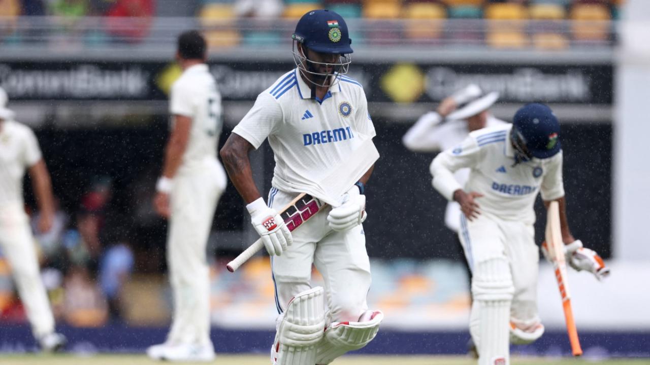 Post-lunch session on Day 4 resumes after rain interruption at Gabba