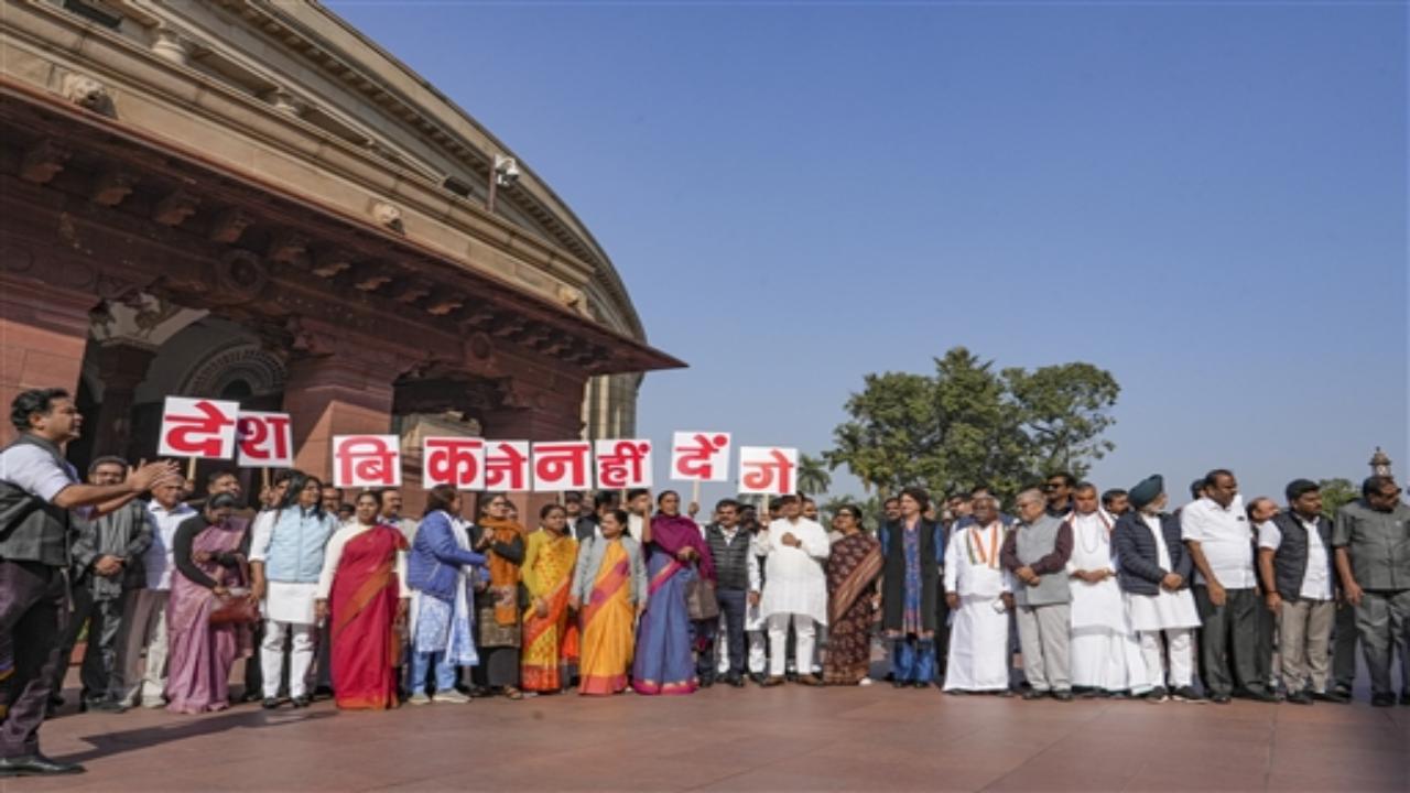 IN PHOTOS: Opposition's 'Desh bikne nahi denge' protest seeks JPC on Adani