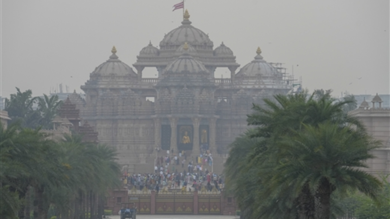 Visitors at the Akshardham Temple amid air pollution in New Delhi