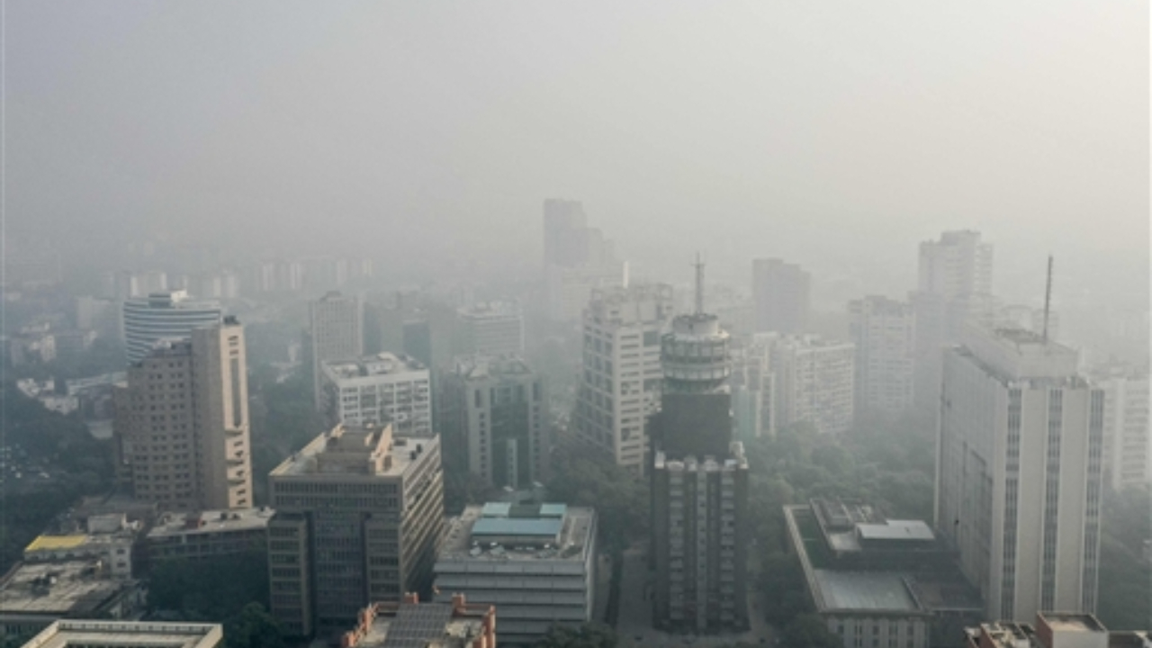 Thick smog engulfs the city skyline in New Delhi