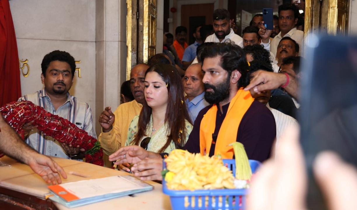 In Photos: MNS leader Amit Thackeray offers prayers at Siddhivinayak Temple