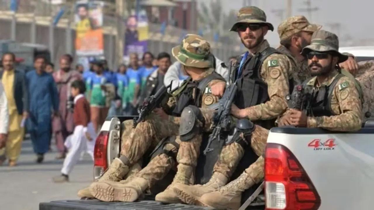 Pakistani security forces kill 8 terrorists