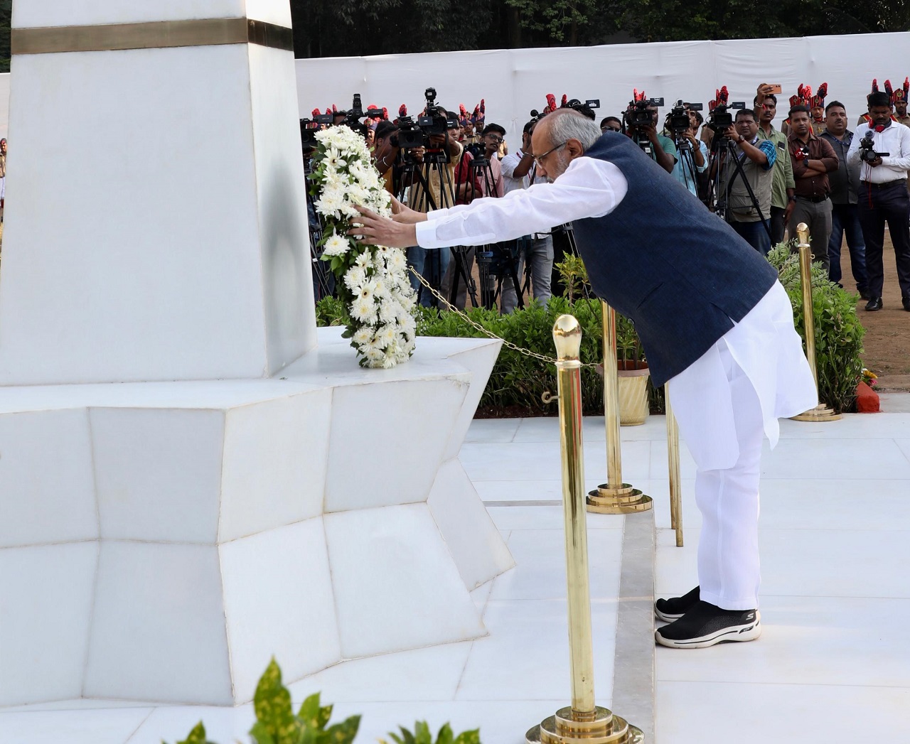 All officers, jawans, and dignitaries saluted the martyrs, and three rounds of gunfire were ceremonially fired by the police