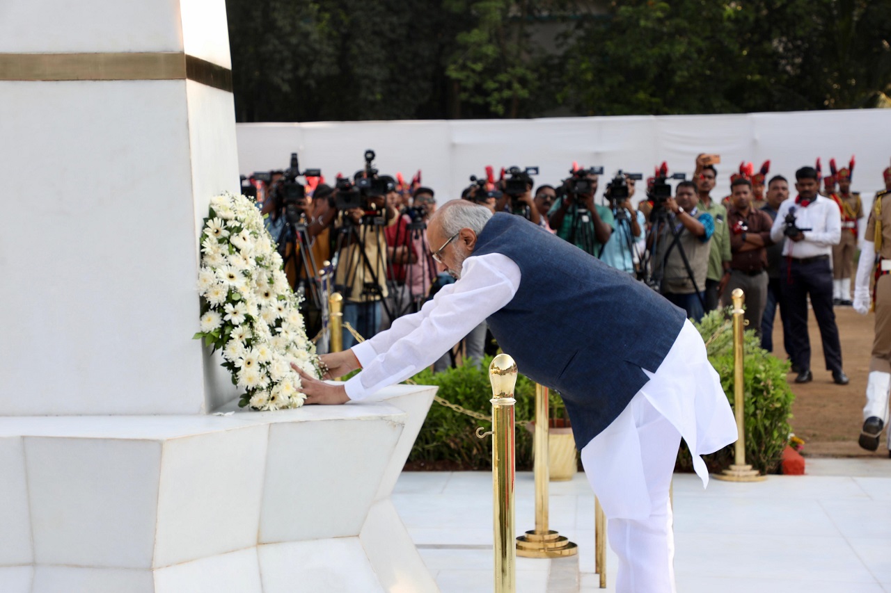 Director General of Police Rashmi Shukla, Brihanmumbai Police Commissioner Vivek Phansalkar, diplomats from various countries, senior police officers, and other invitees also paid homage to the police martyrs during the ceremony