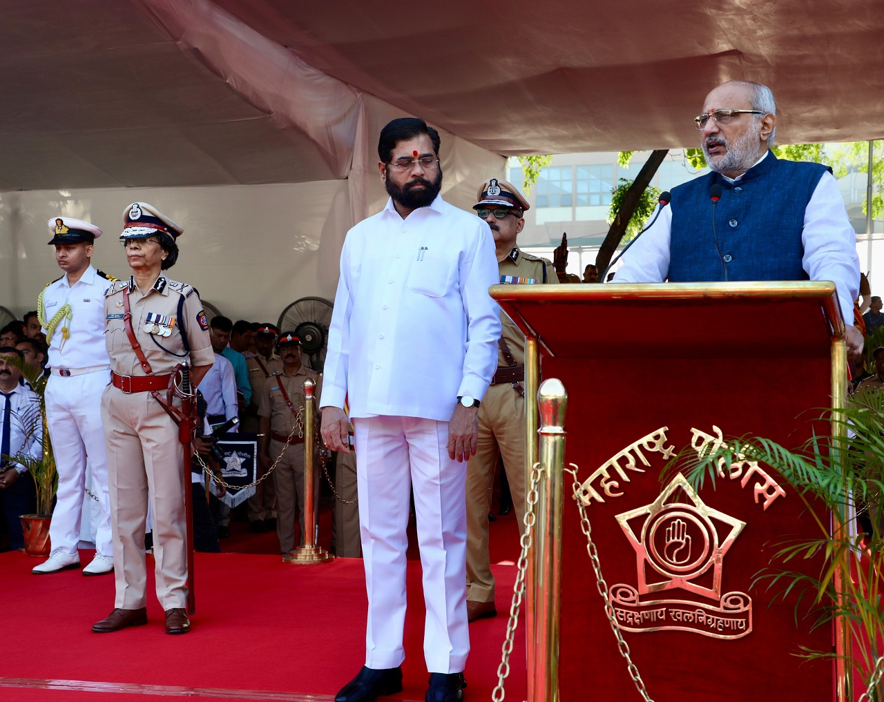 After the names of all the martyred police officers and personnel were read out, the police band played the 'Salami Shastra' 