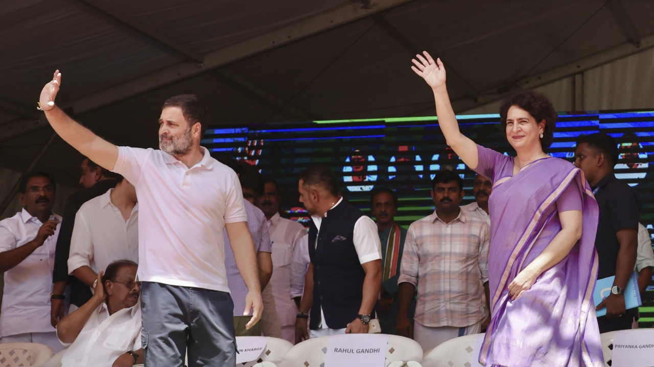 Congress Parliamentary party president Sonia Gandhi, Leader of Opposition Rahul Gandhi, Congress chief Mallikarjun Kharge, Karnataka CM Siddaramaiah and other senior party leaders were present on the dais during Priyanka's speech