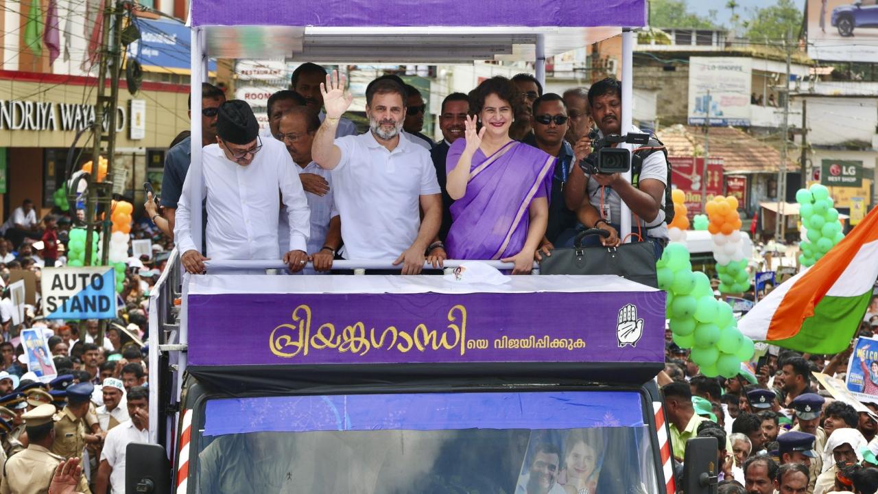 Rahul Gandhi with party leader and candidate from Wayanad constituency Priyanka Gandhi Vadra during a roadshow before filing her nomination. Pics/PTI