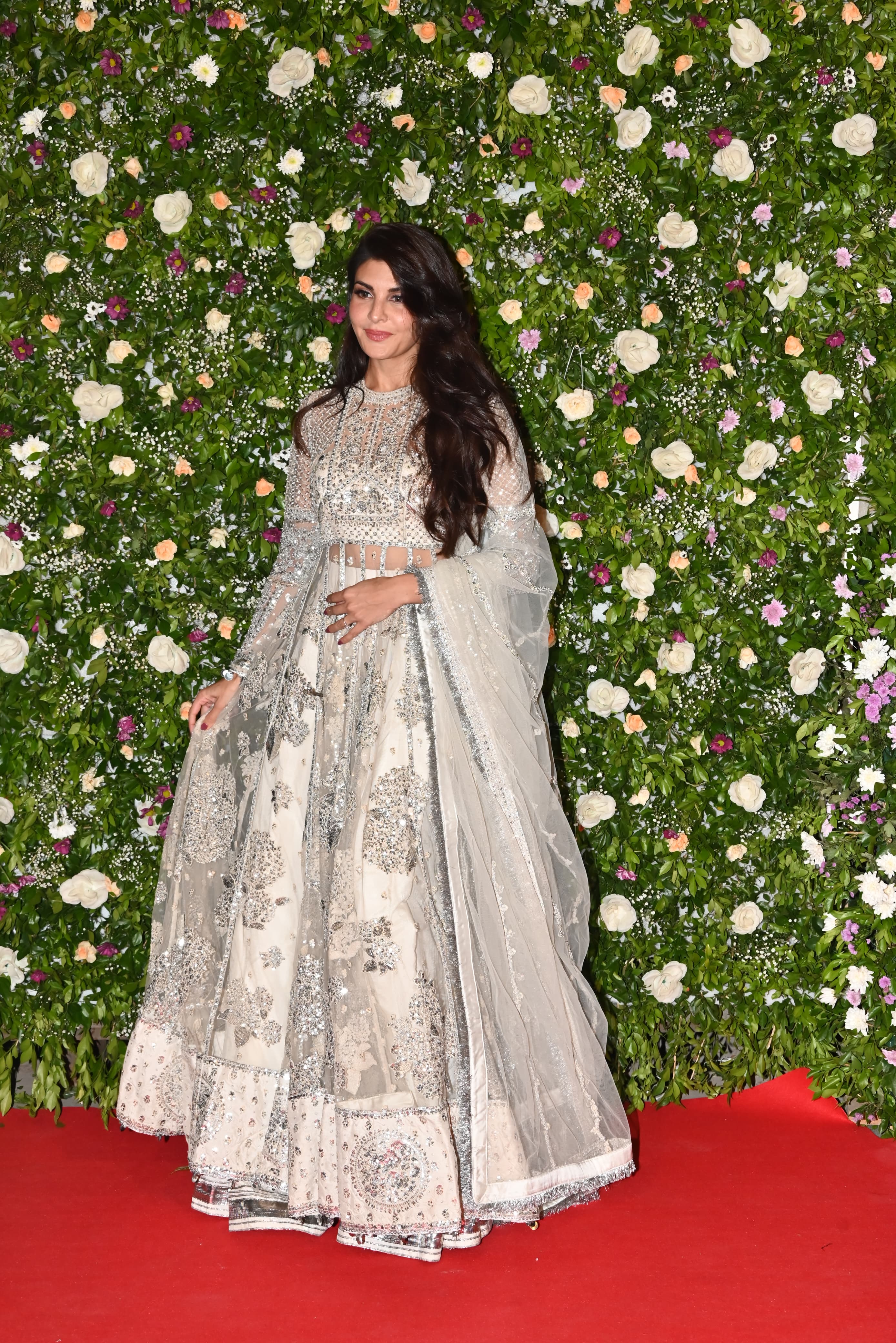 Jacqueline Fernandez was a vision in white at Sandip Sikcand Diwali party