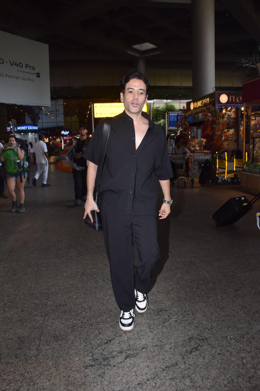 Tushar Kapoor's all black airport look is something to take inspiration from