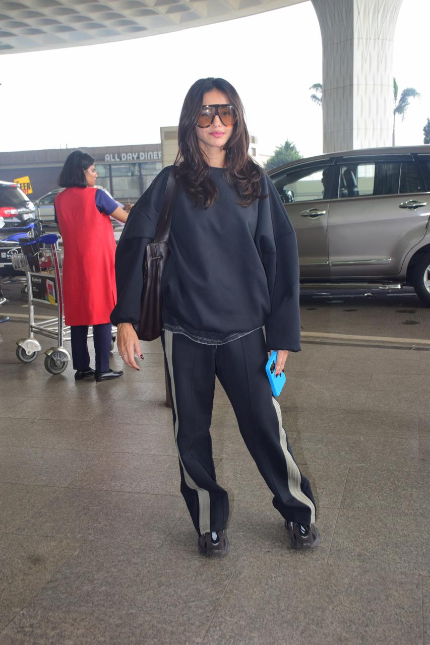 Shibani Dandekar's casual and sporty airport look will make you go gaga over her fashion sense