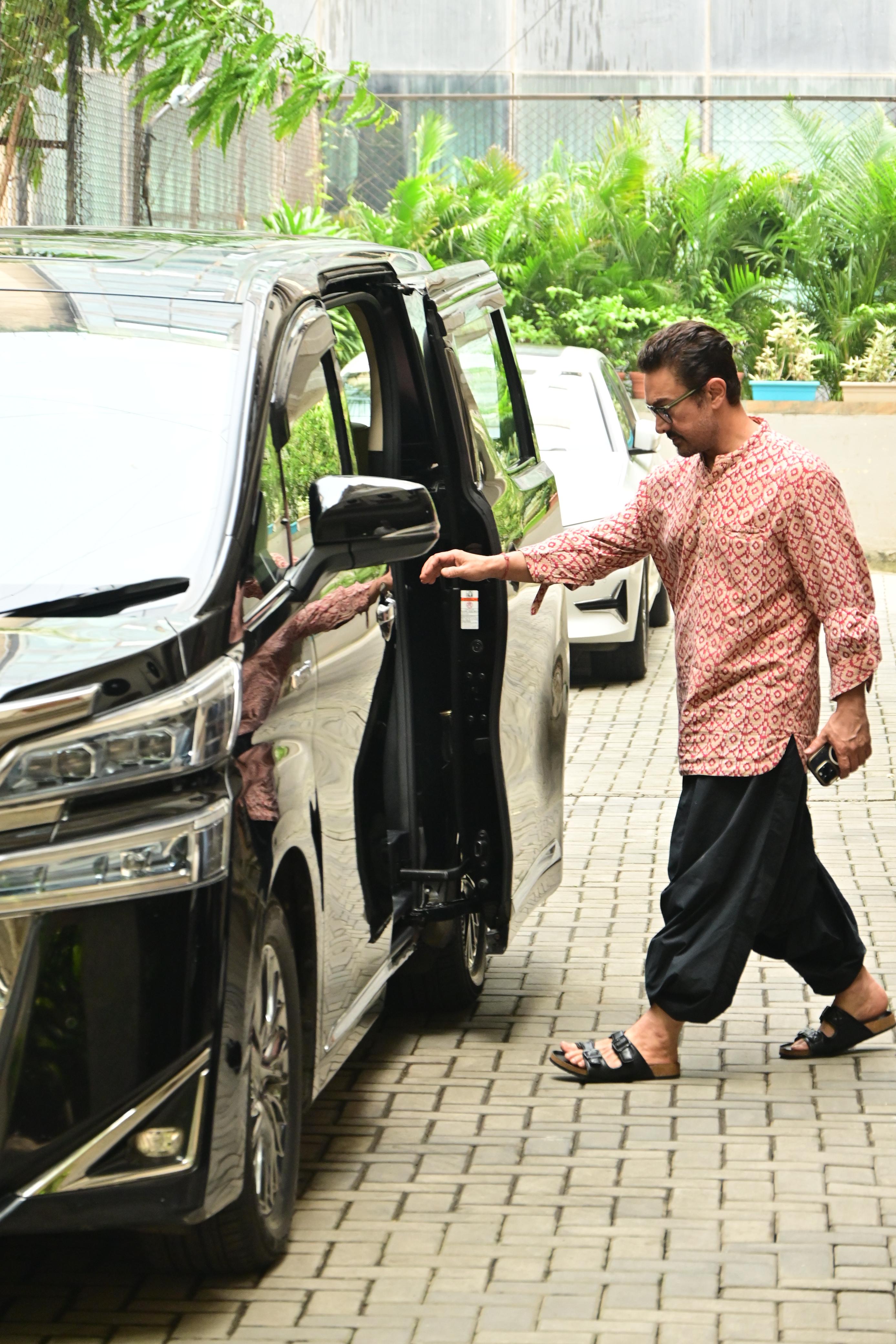 Aamir Khan was snapped outside Reena Dutta's residence after her father passed away