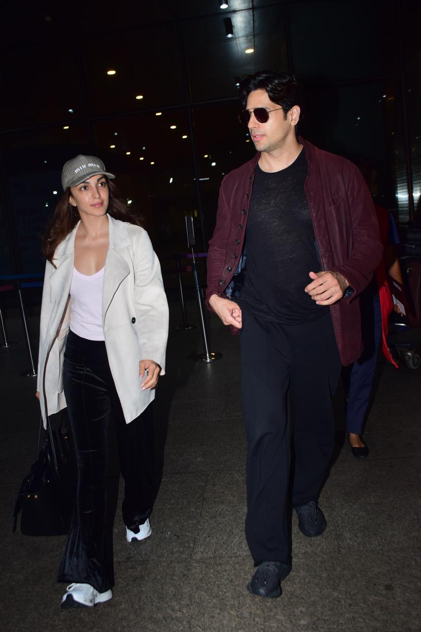 Kiara Advani and Sidharth Malhotra looked incredibly smart and they got clicked at Mumbai airport