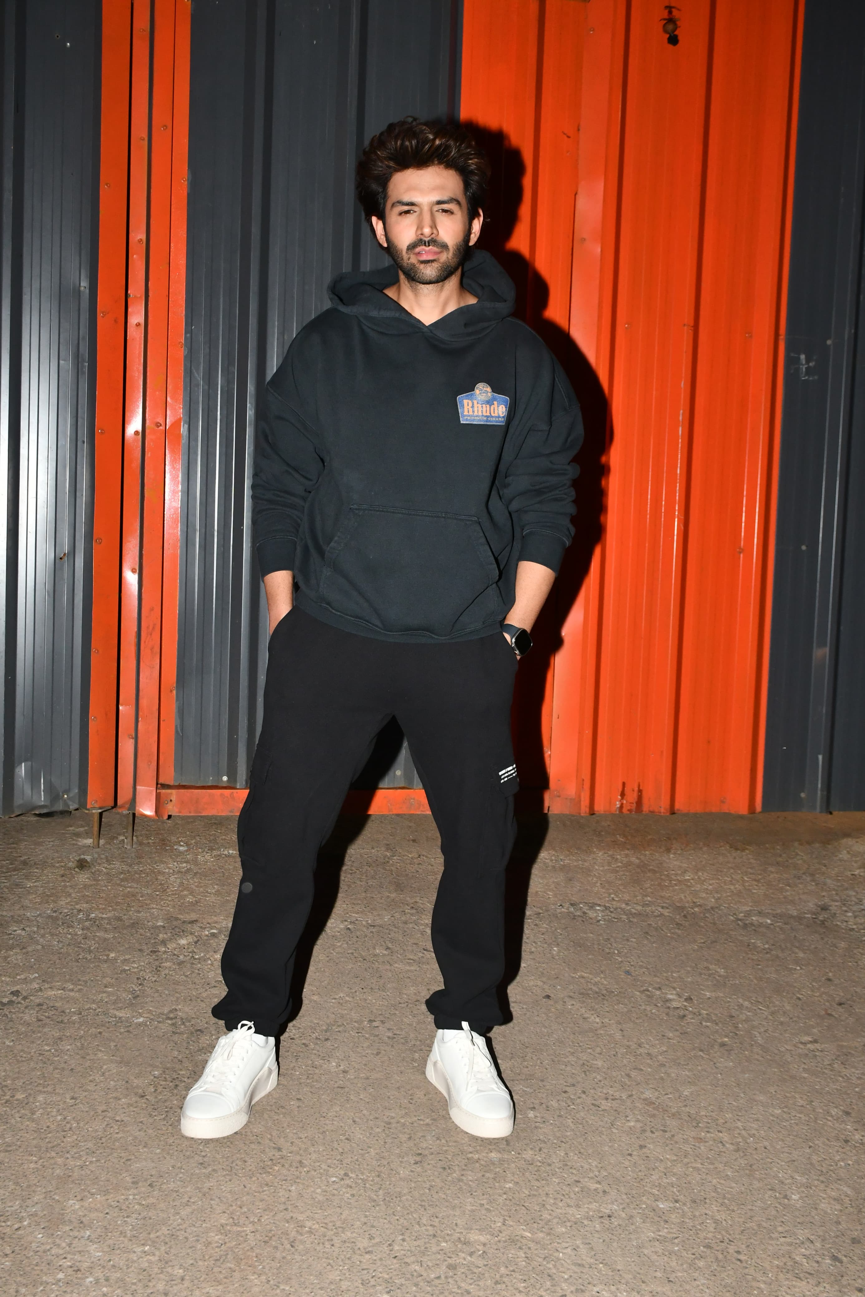 Kartik Aaryan, currently busy promoting his highly anticipated film Bhool Bhulaiyaa 3, was spotted on the sets of India’s Best Dancer