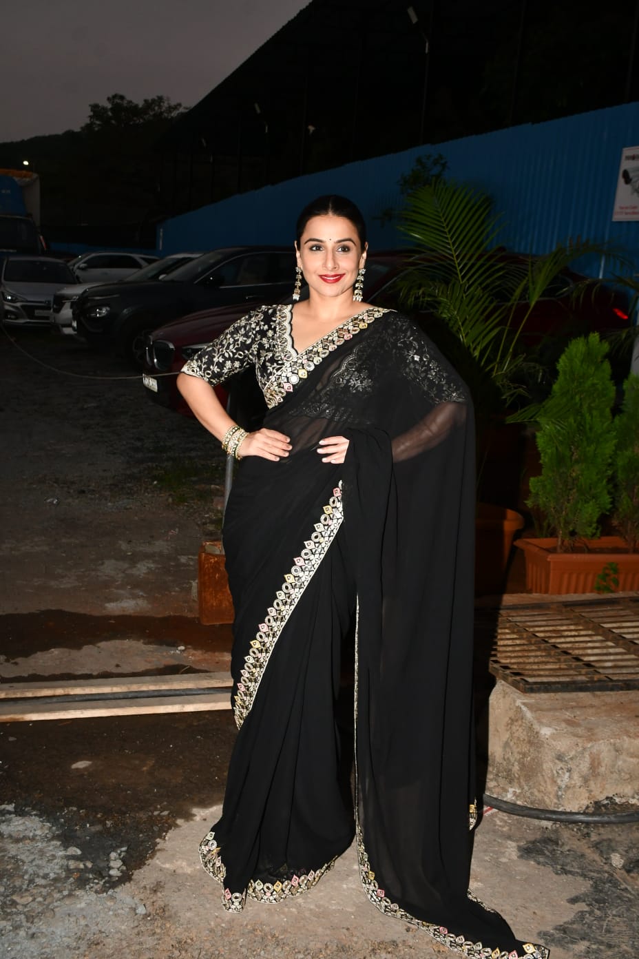 Vidya Balan stunned everyone in a striking black saree with a stunning border. The actress made a stylish appearance as she accompanied Kartik Aaryan to a promotional event for Bhool Bhulaiyaa 3