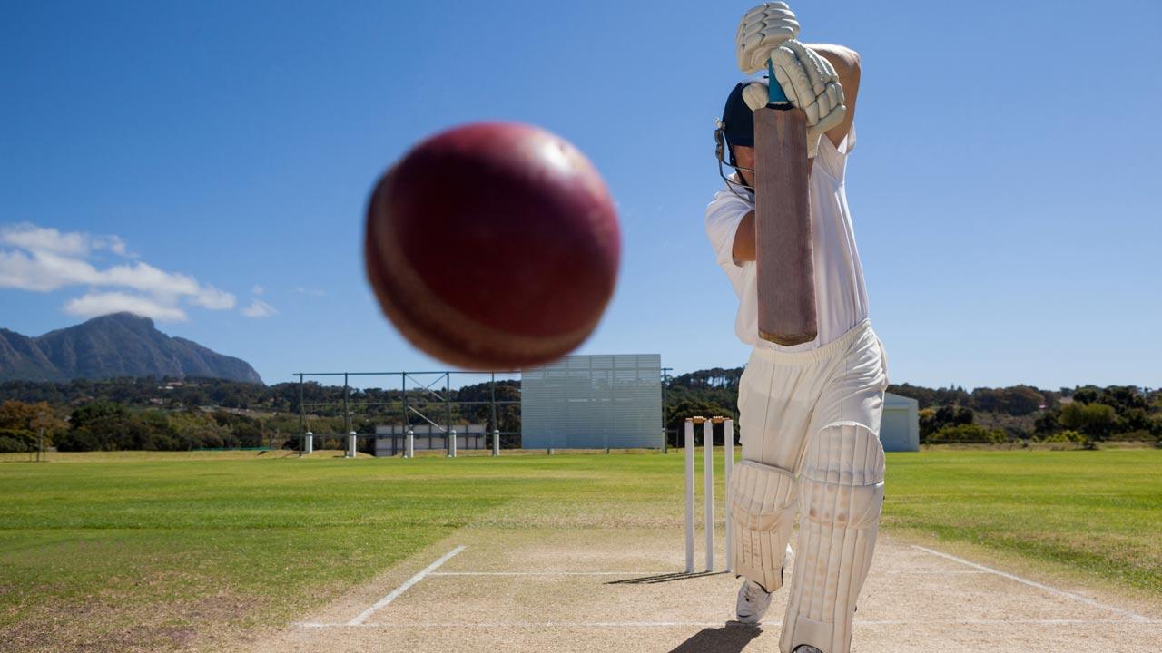 Jamie Smith’s 89 rescues England on Day One against Pakistan