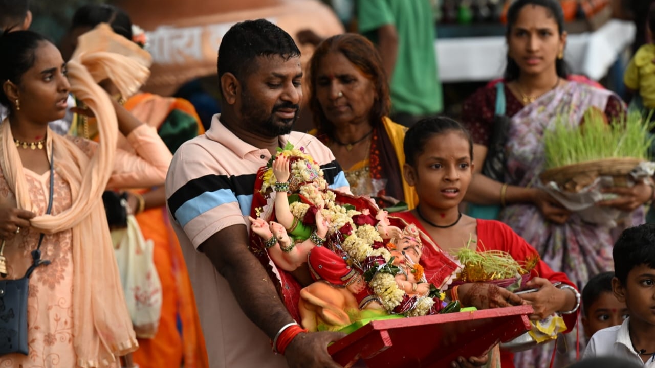 The idol, adorned with flowers and decorations, was carried for the immersions, with devotees surrounded around the idols