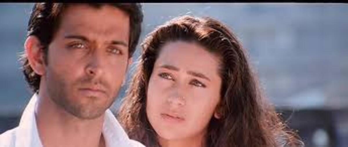 The film ends with a tragic end as in a turn of events, Fiza has to stab her beloved brother. The role of siblings is portrayed by Karishma Kapoor and Hrithik Roshan.