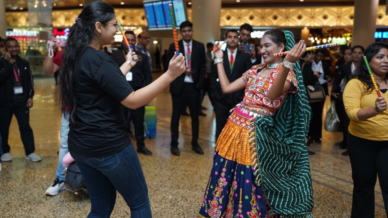 The celebration offered a rare moment of relief for travelers, many of whom paused to watch the dance, momentarily escaping the pressures of travel, it said