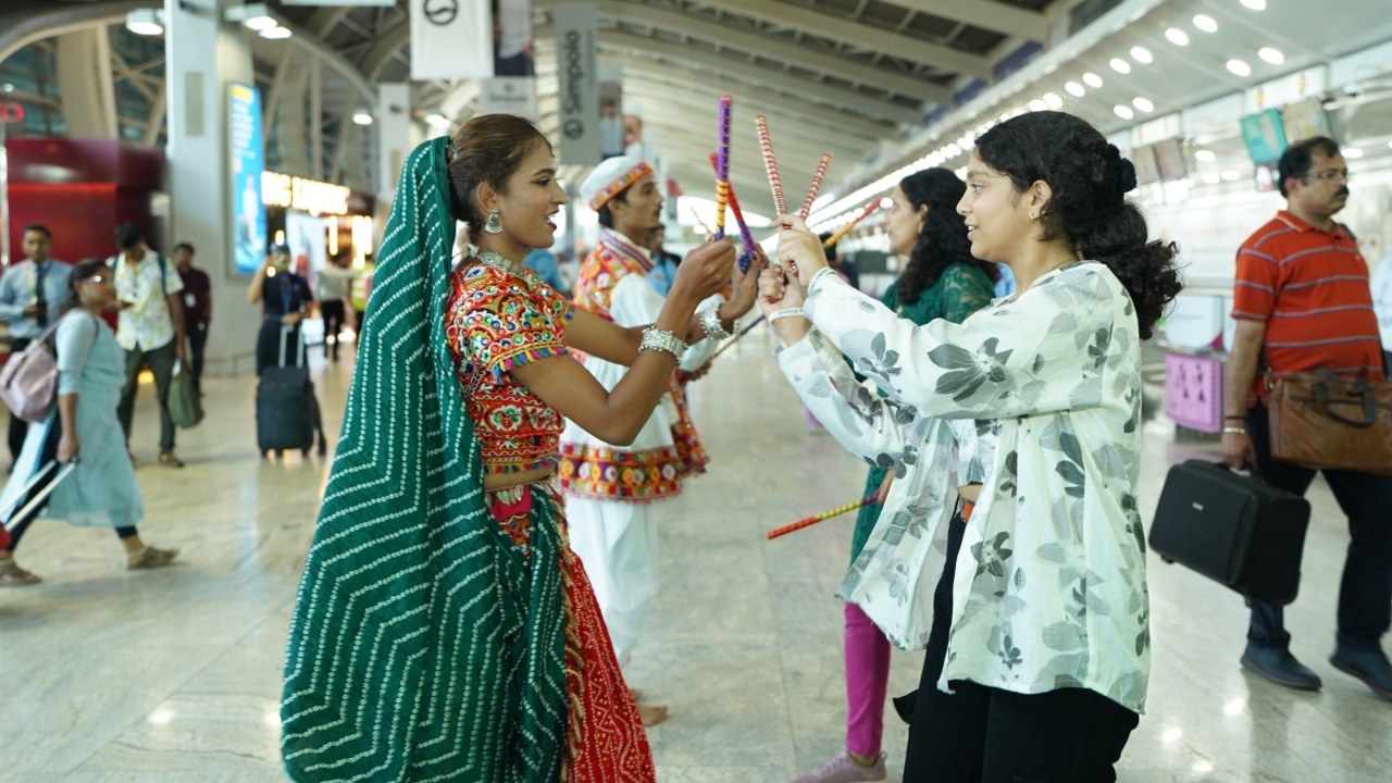 Passengers expressed their appreciation for the festive atmosphere, with many joining in the dance or stopping to admire the performances, the statement further said