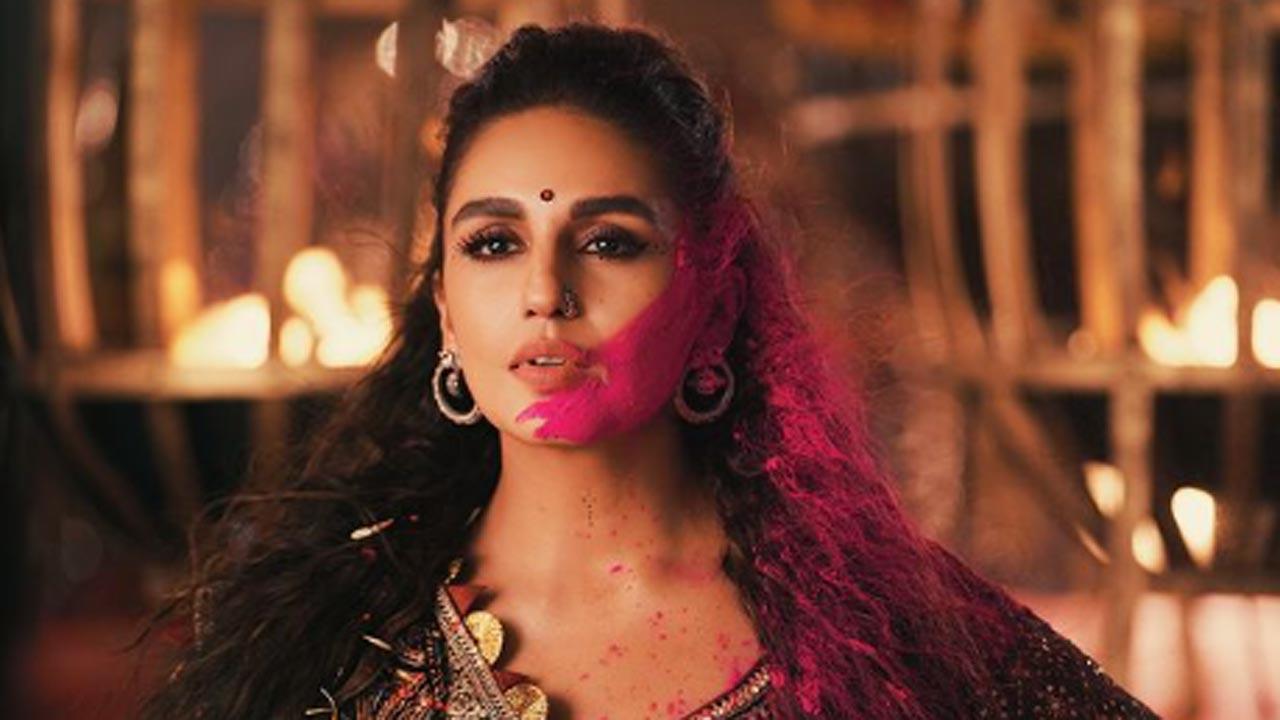 Huma Qureshi teases fans with a vibrant look as she wraps up filming for 'Gulabi