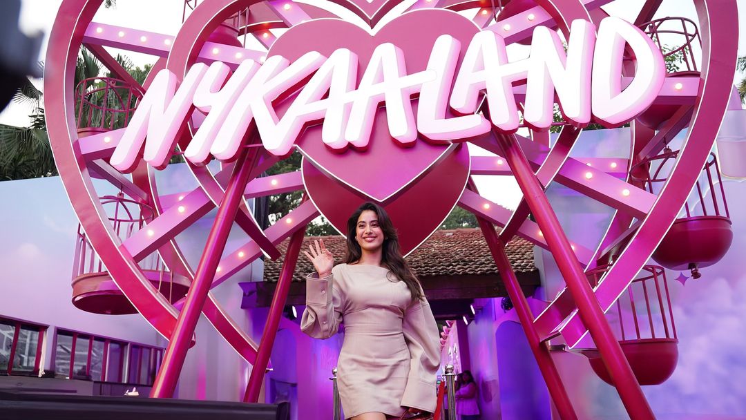 Janhvi Kapoor was at Nykaaland 2.0 on the first day to kick off the second edition of this event in Mumbai which brings together the worlds of beauty, makeup and glamour under one roof