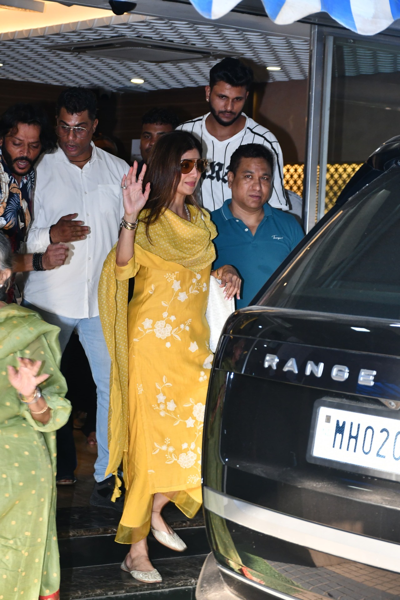 Actress Shilpa Shetty Kundra was spotted at the hospital as she arrived to meet Govinda. 