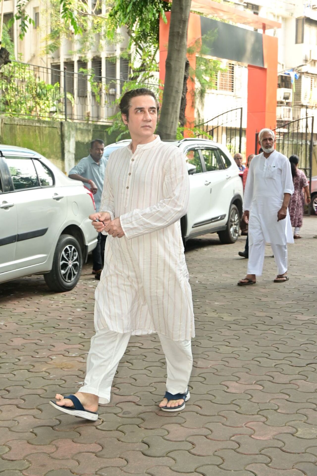 Aamir Khan's brother and former actor Faisal Khan made a rare appearance at the funeral. 