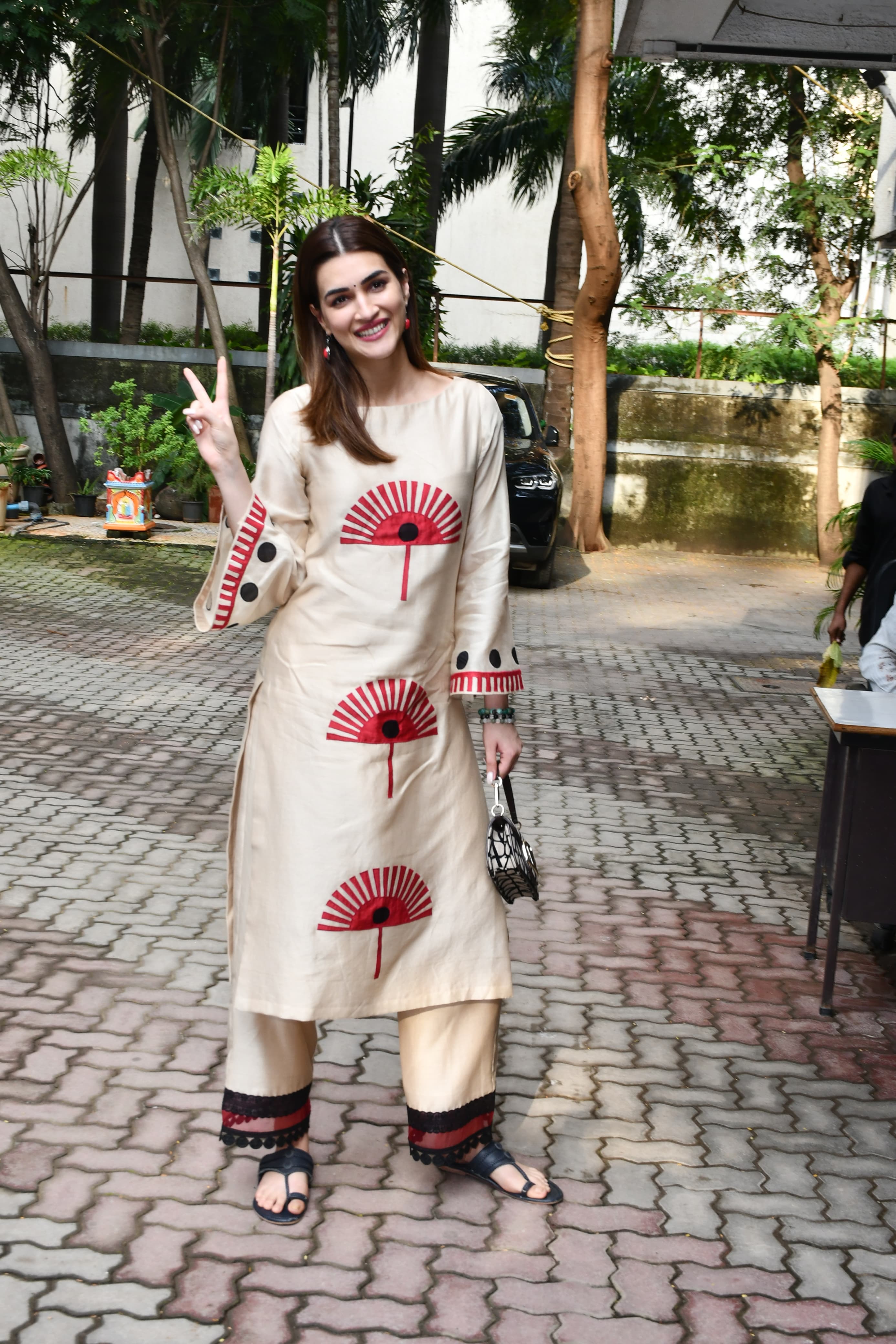 Kriti Sanon stole hearts in a stunning beige outfit adorned with red prints. The actress looked effortlessly chic as she posed with a cute smile, captivating her fans with her charm and style