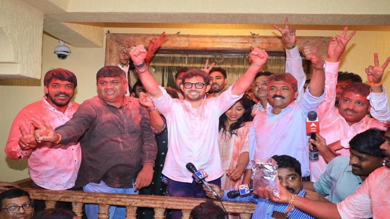 Aaditya Thackeray joins in the celebrations with Yuva Sena members  