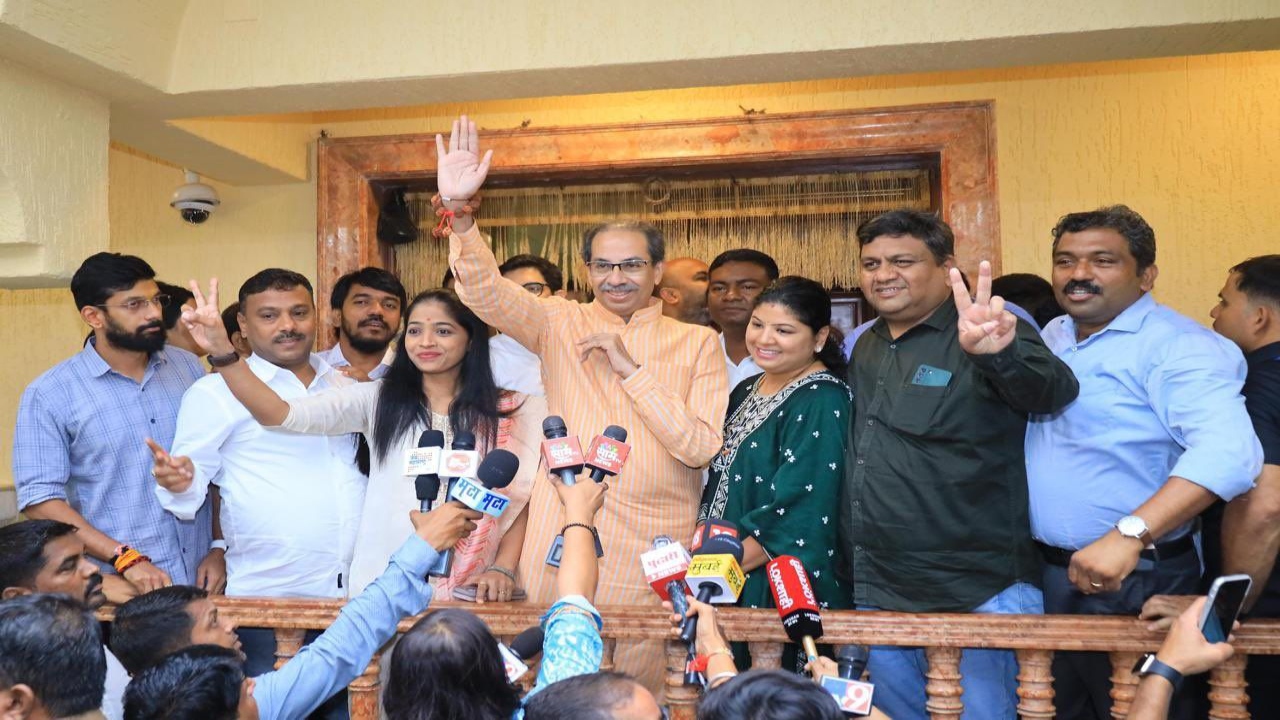 Yuva Sena members with Uddhav Thackeray at Matoshree on Saturday