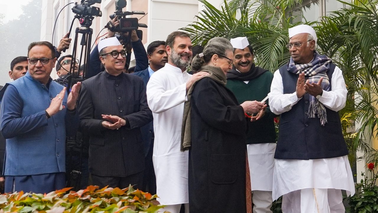 The event saw party leaders hoist the party flag at the new headquarters and the singing of Vande Matram and the national anthem