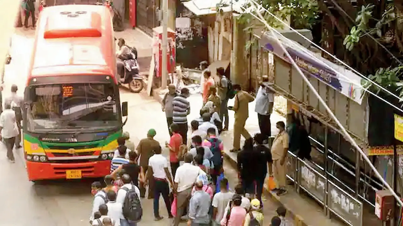 Mumbai LIVE: Bus No. 273 diverted near Ravikiran bus stand